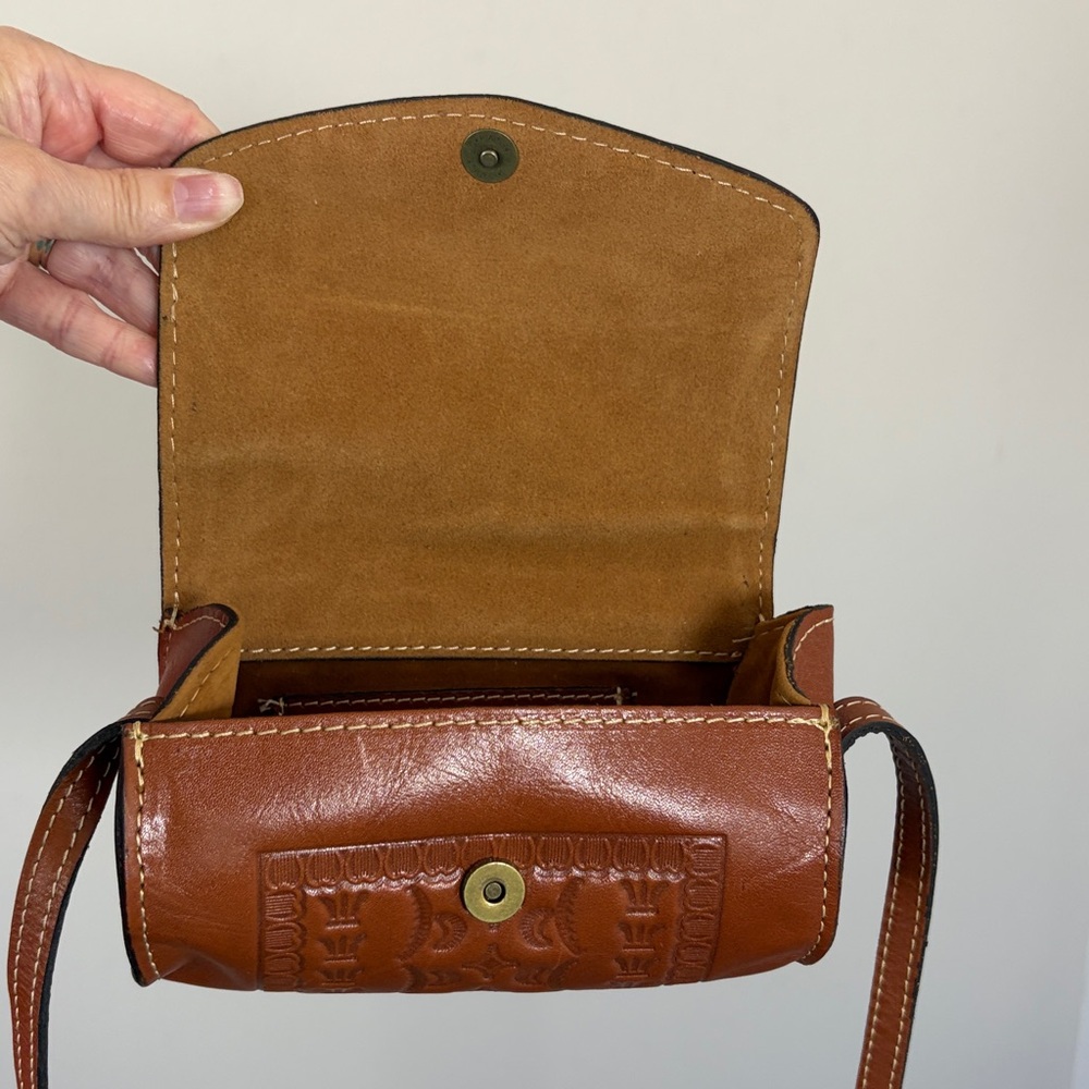 Patricia Nash Amatrice Tooled Italian Leather Roll Crossbody Bag Brown - Picture 9 of 10